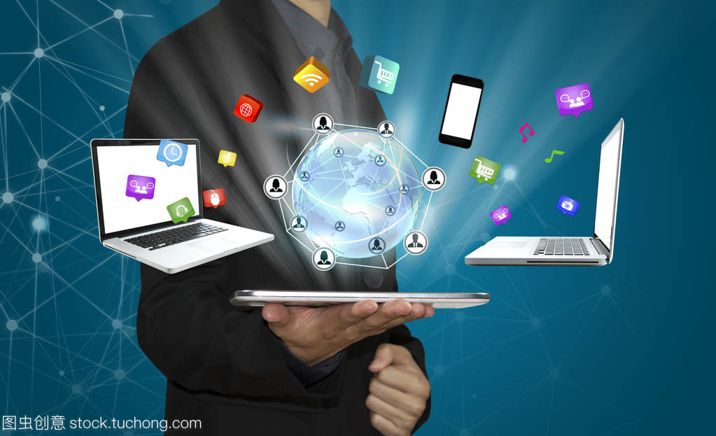 业务手握全球网络与社交媒体图标 连接世界的桥梁